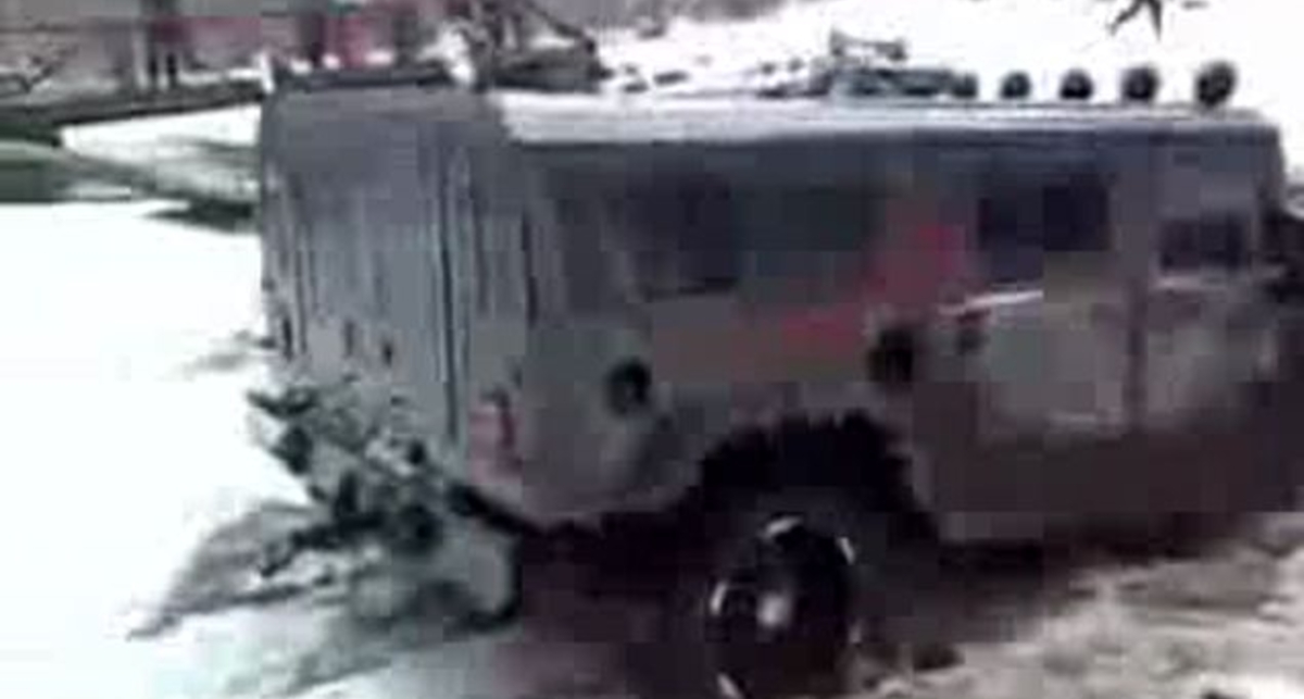 А вам слабо утопить два Хаммера?