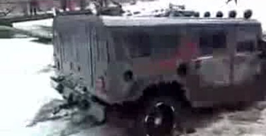 А вам слабо утопить два Хаммера?