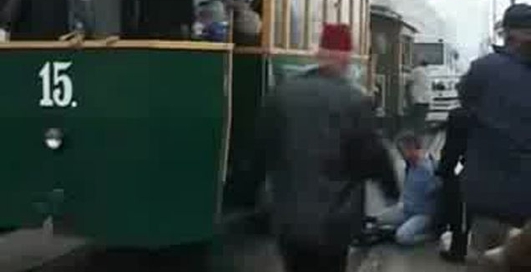 Столкнулся трамвай и конка