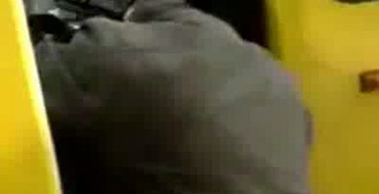 Пьяный водитель школьного автобуса въехал в сугроб