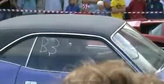 Dodge Challenger делает Countach