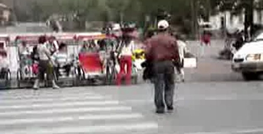 Опасный переход в Бангкоке