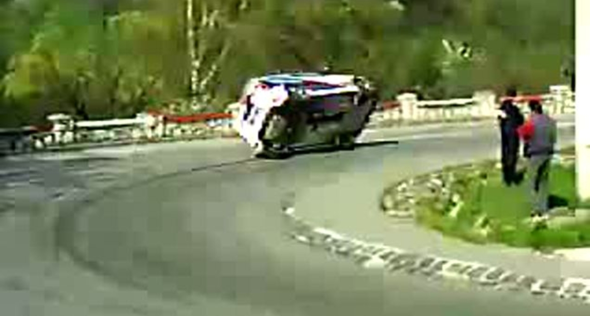 Не вписался в крутой поворот на скорости