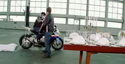 BMW S1000 RR срывает скатерть