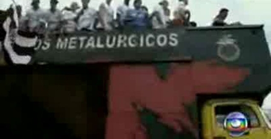 Автобус с фанатами перевернулся