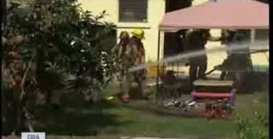 Легкомоторный самолет протаранил жилой дом во Флориде