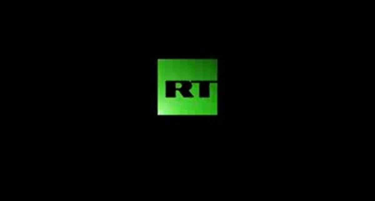 Коляска наехала на рельсы