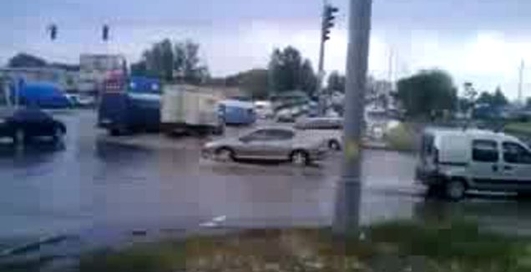 Ливень в Киеве устроил потоп