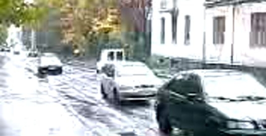 м.Львів ДАІ виїхало на трамвайну колію зустрічного руху.