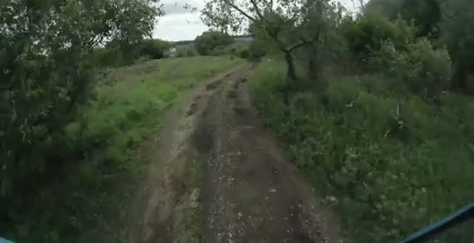 Прыжок мотоциклиста через летящий КАМАЗ