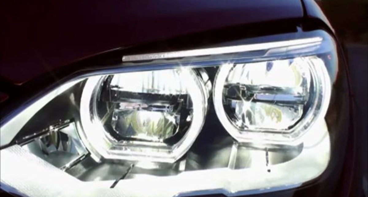 2012 BMW 6-Series Coupe car-to-car driving scenes