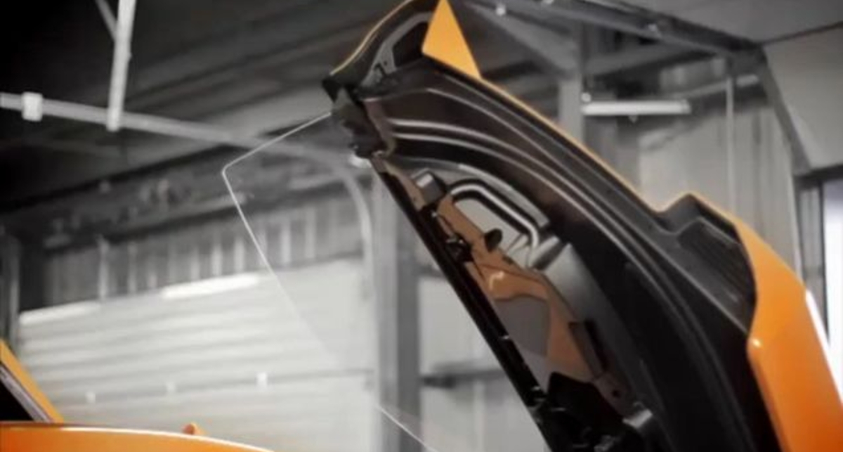 McLaren MP4-12C GT3 breaks cover в первых тестах