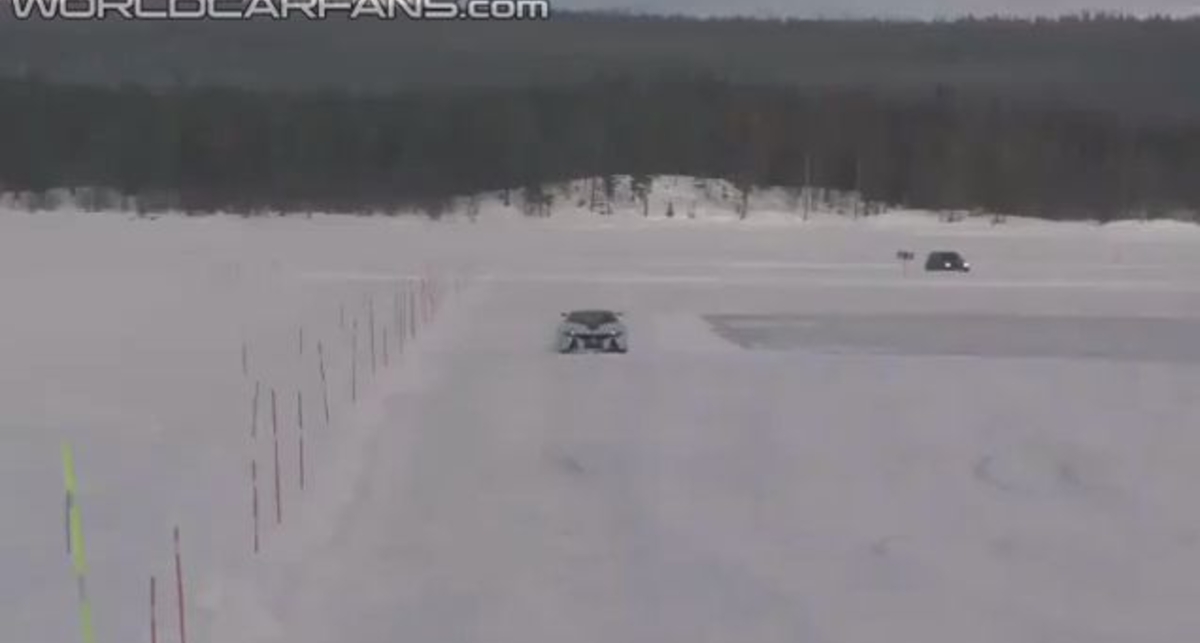 BMW i8 spied sliding on ice