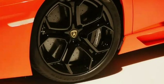 Lamborghini LP700-4 Aventador