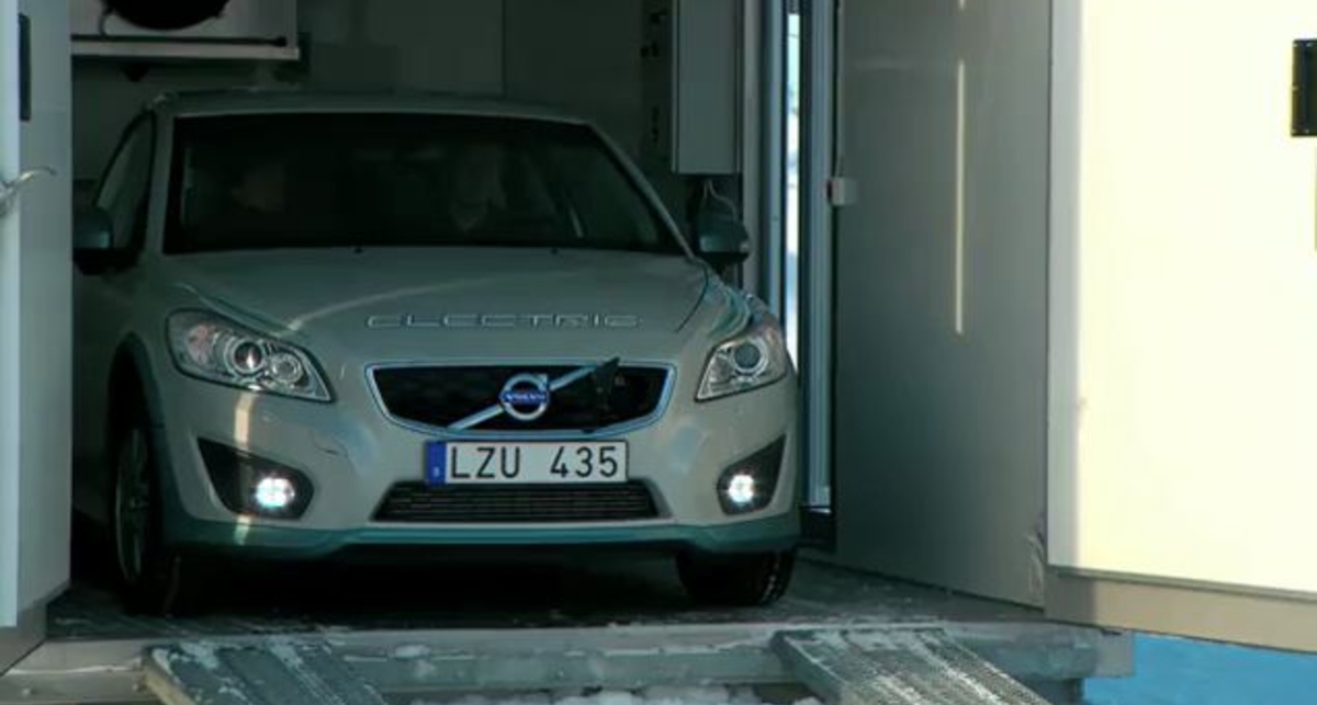 Volvo C30 Electric in Artic Winter