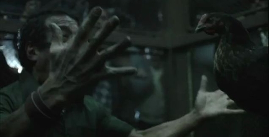 NISSAN 370Z соревнуется в гонке с мексиканской курицей