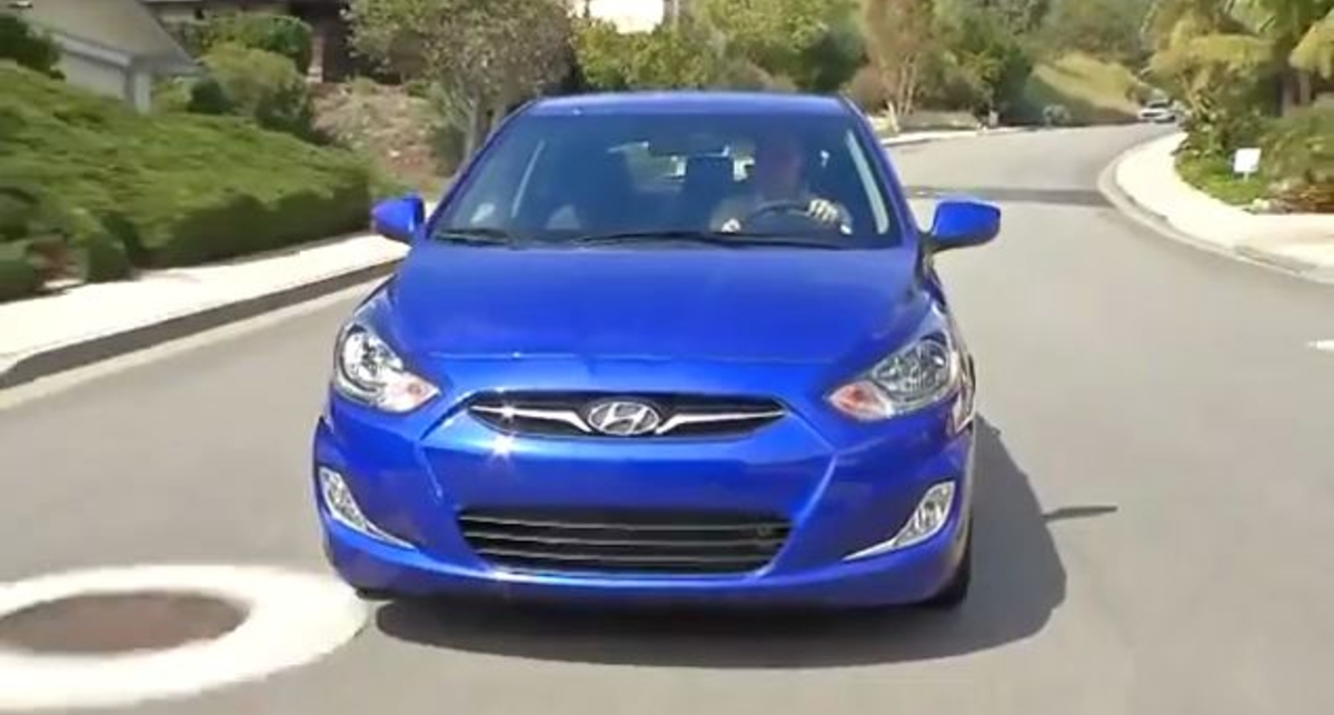 Hyundai Solaris хэтчбек в движении