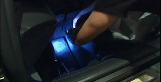 Большой Lamborghini в очень маленькой комнате