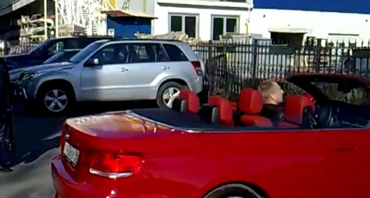 Сложный процесс складывания крыши