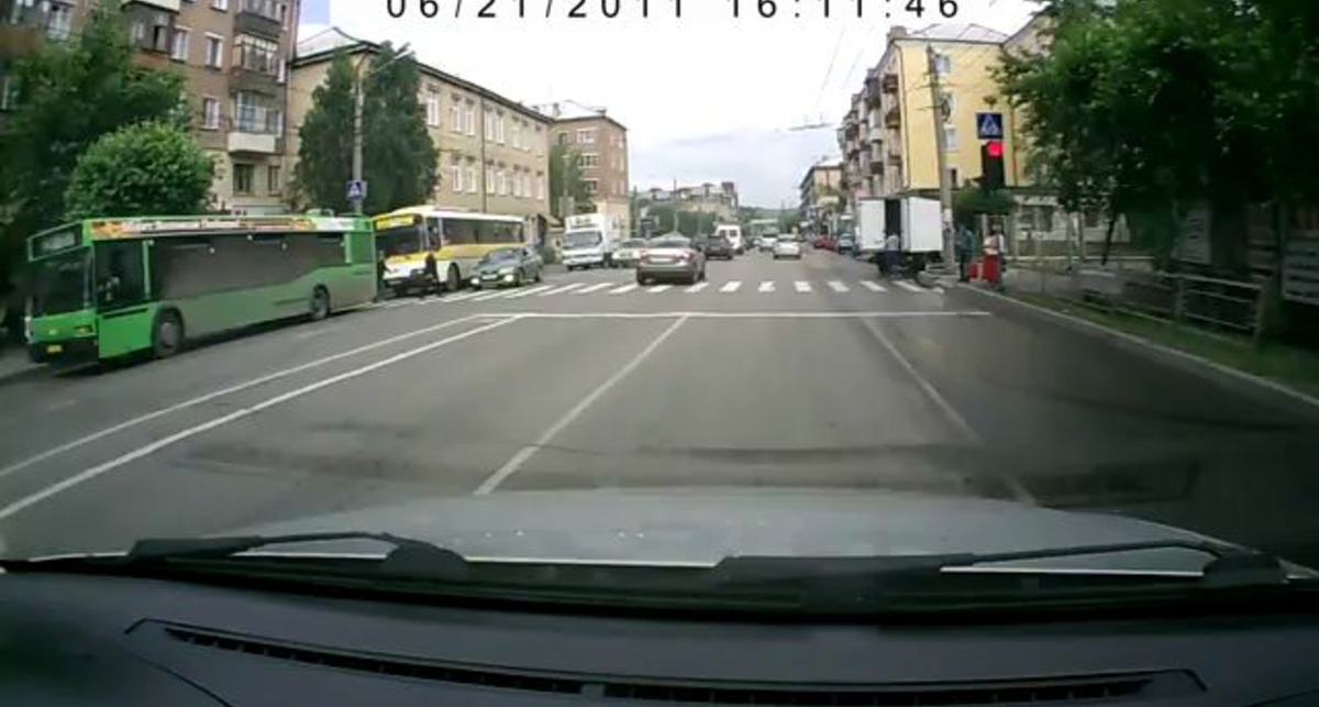 Пешеход отомстил водителю за невнимательность