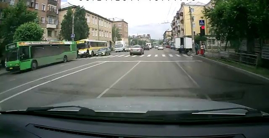 Пешеход отомстил водителю за невнимательность