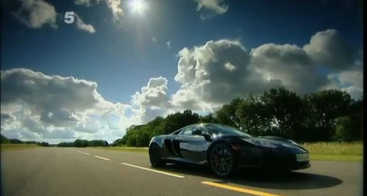 McLaren MP4-12C против Ferrari 458 Italia