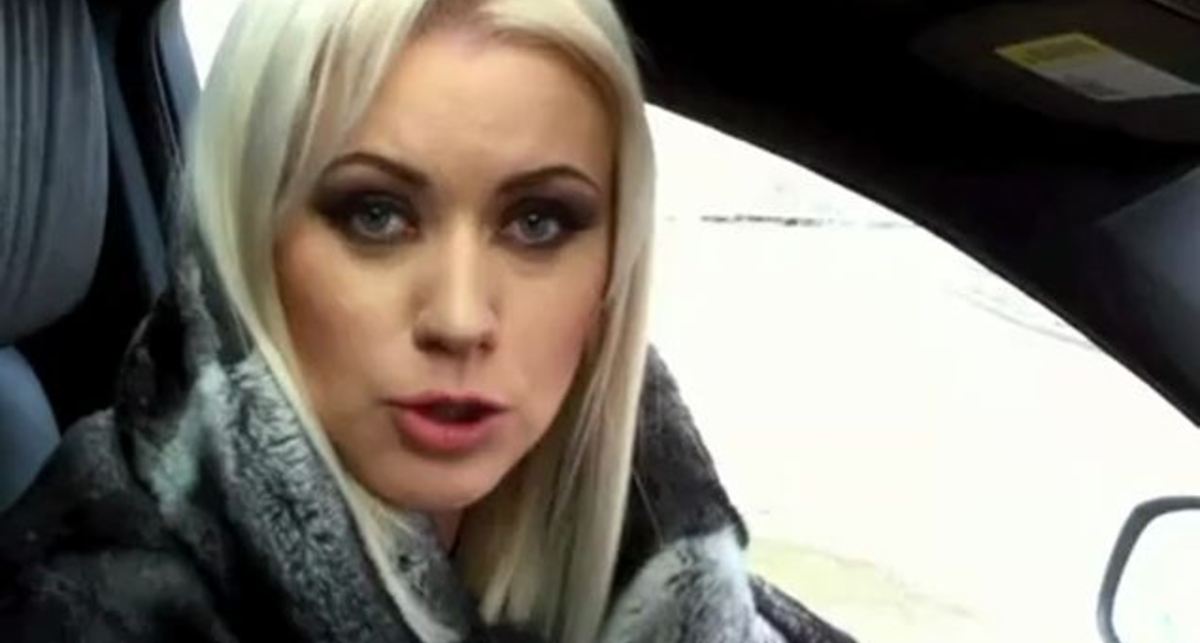 Блондинка тестит BMW X6