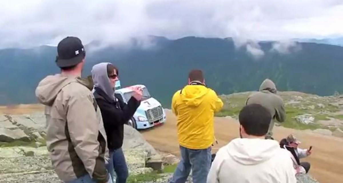 Размер имеет значение 2 - Восхождение на облака в Freightliner