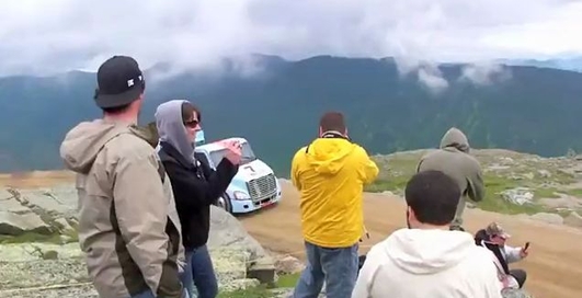 Размер имеет значение 2 - Восхождение на облака в Freightliner