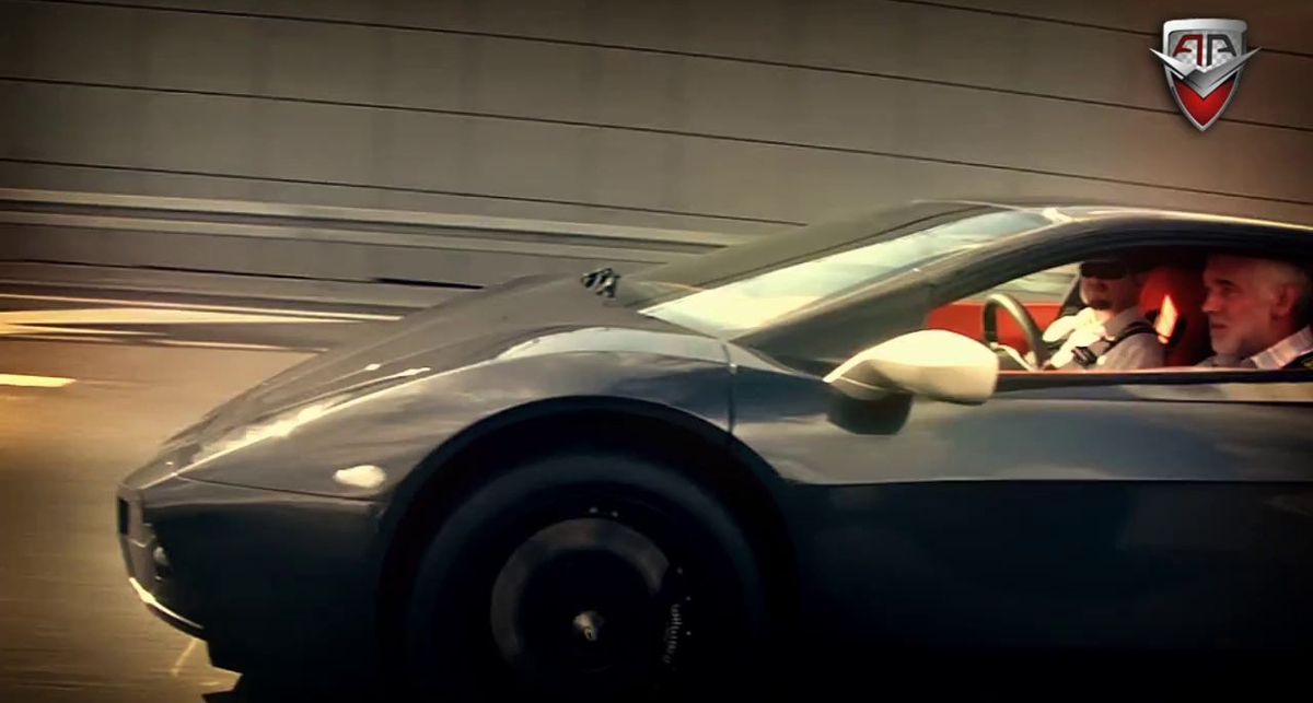 Arrinera on the street