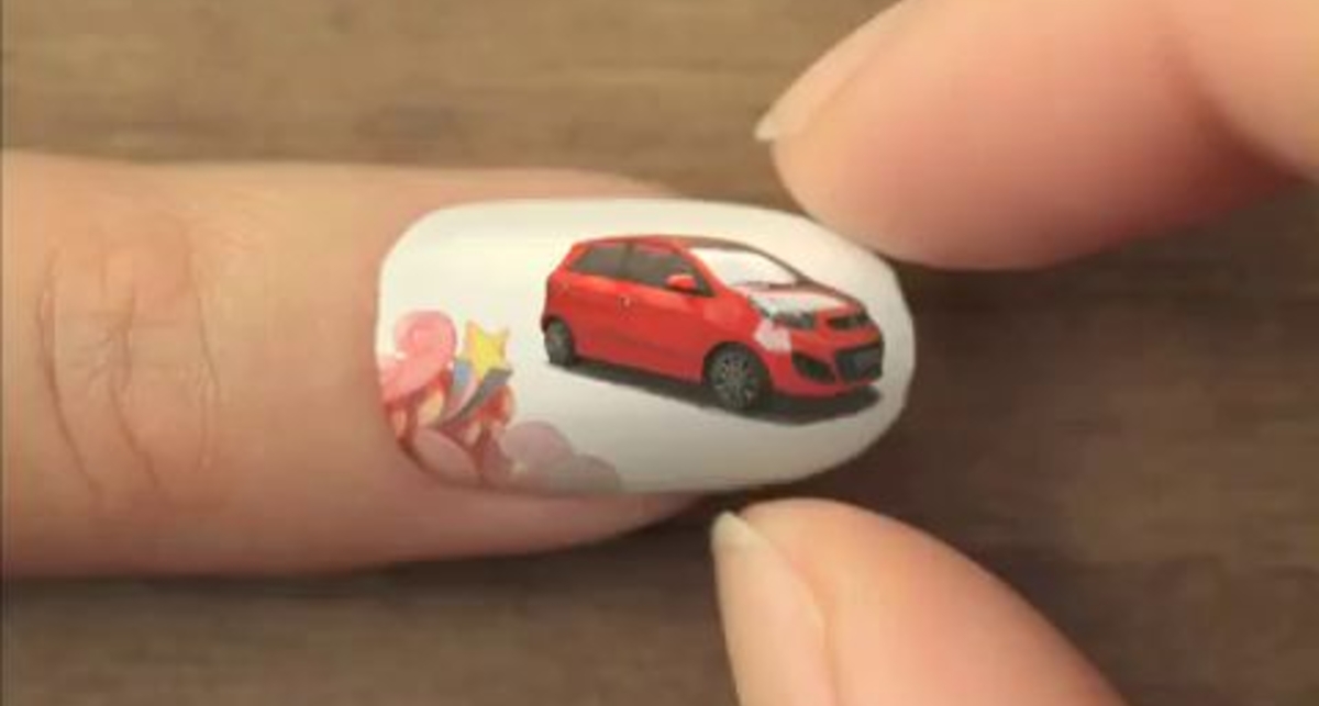 Kia занялась маникюром