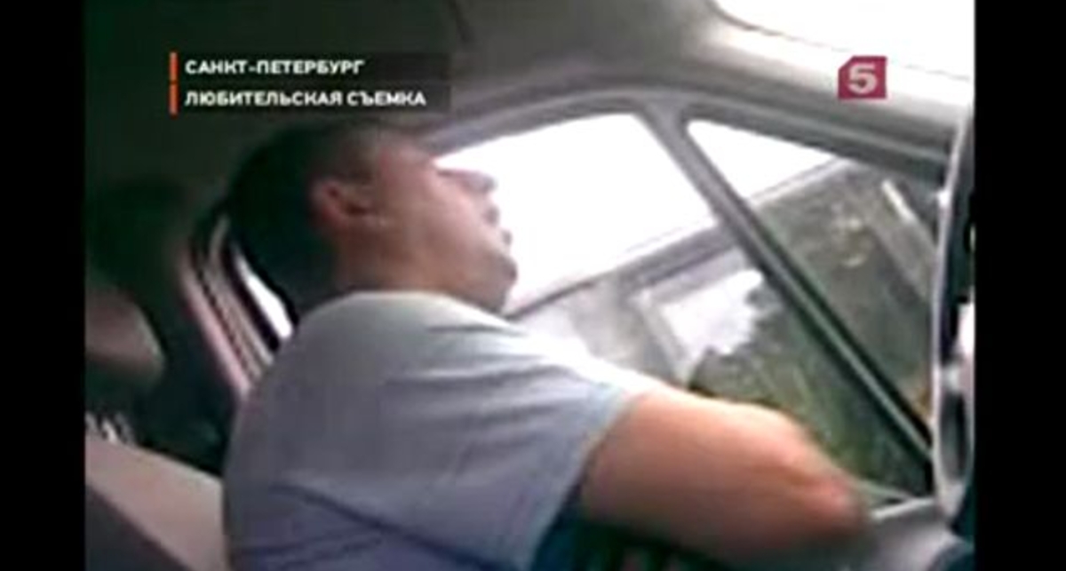 Маршрутчик засыпает на ходу