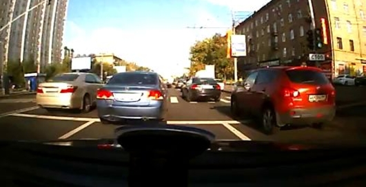 Врезался в Хонду и слинял