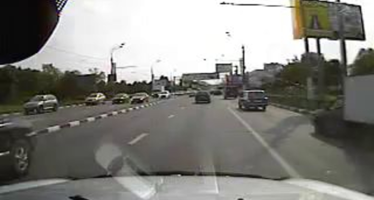 Протаранил машину и уехал