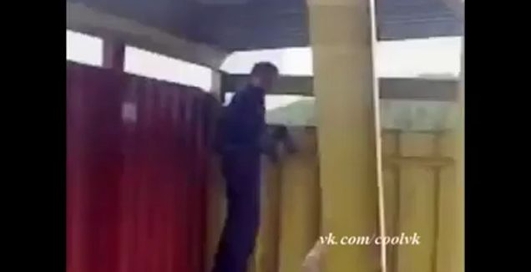 Сотрудник ДПС спрятался с радаром в засаде