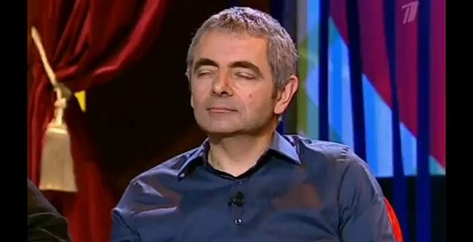 Роуэн Аткинсон отгадывает авто по звуку движка