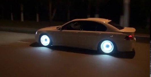 Светящиеся диски на BMW 7 Series