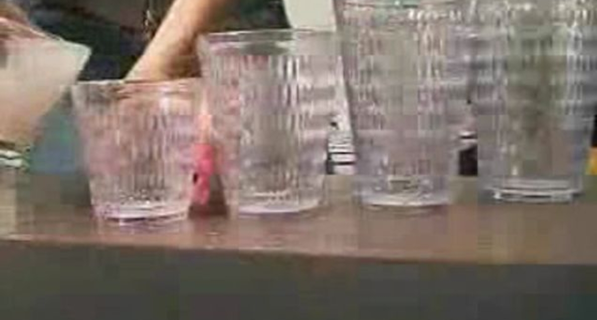 Вода и стаканы