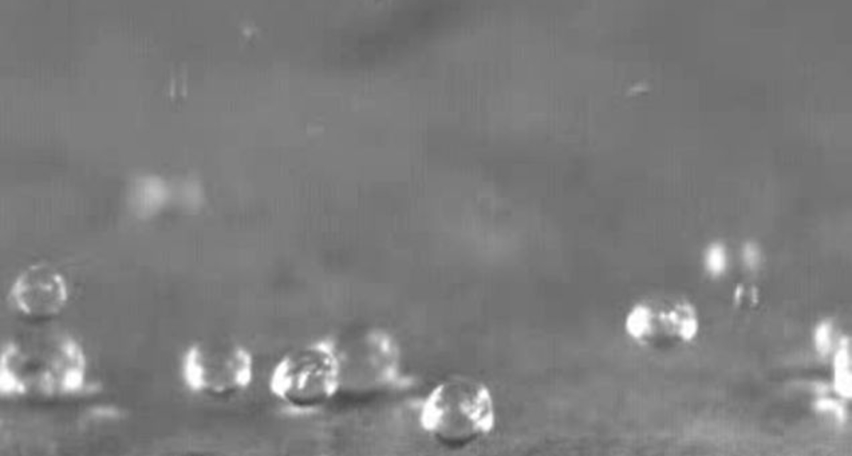 Капли ( 10000 кадров в секунду )