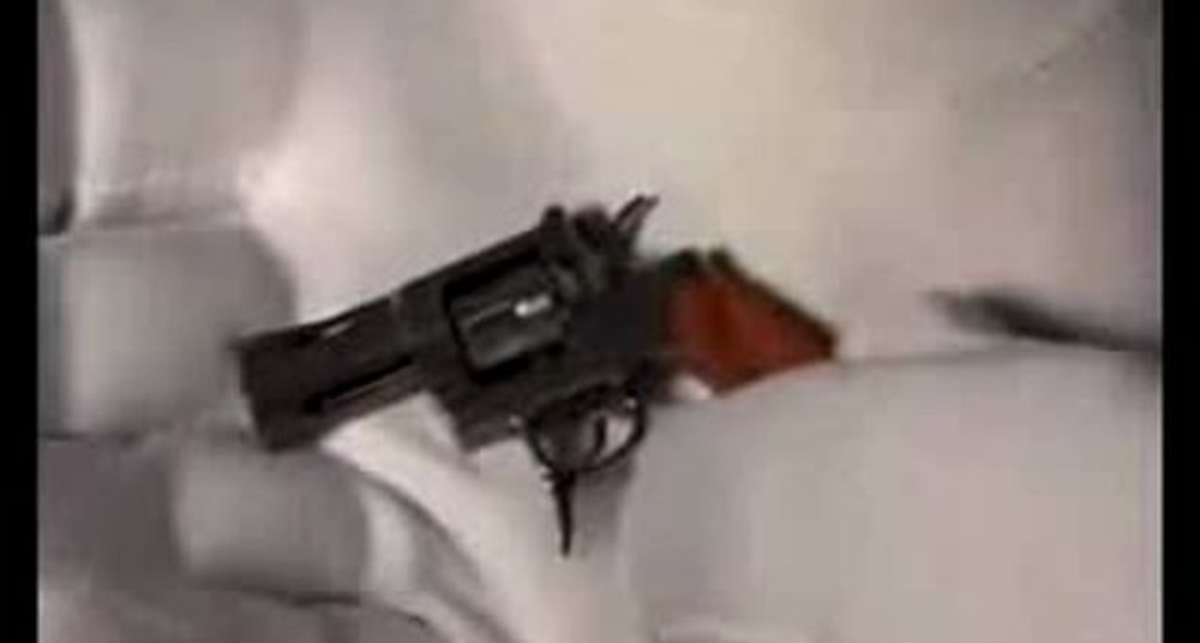 Нифиговый брелок - пистолет