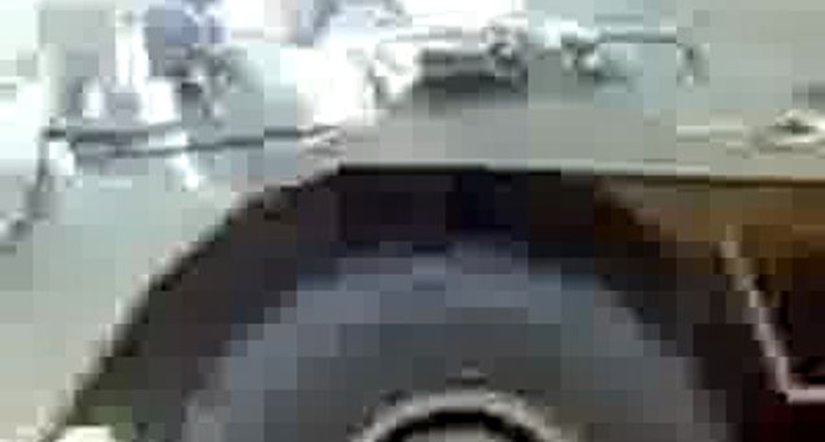 Бронетранспортер на дороге