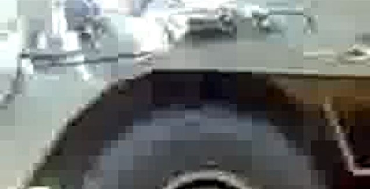 Бронетранспортер на дороге