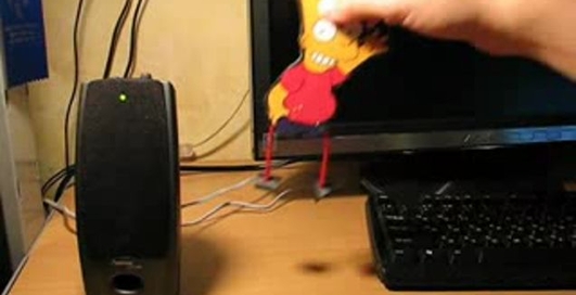 Танцующая игрушка