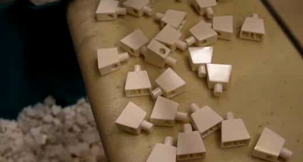 Как делают Lego