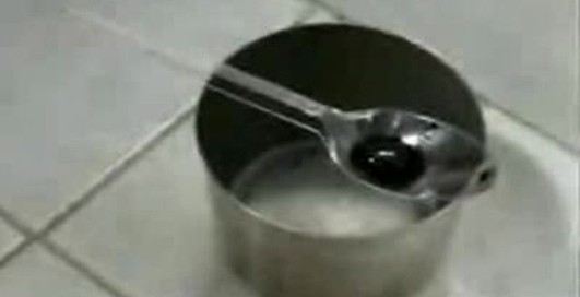 Эксперимент по сожжению ложечки)