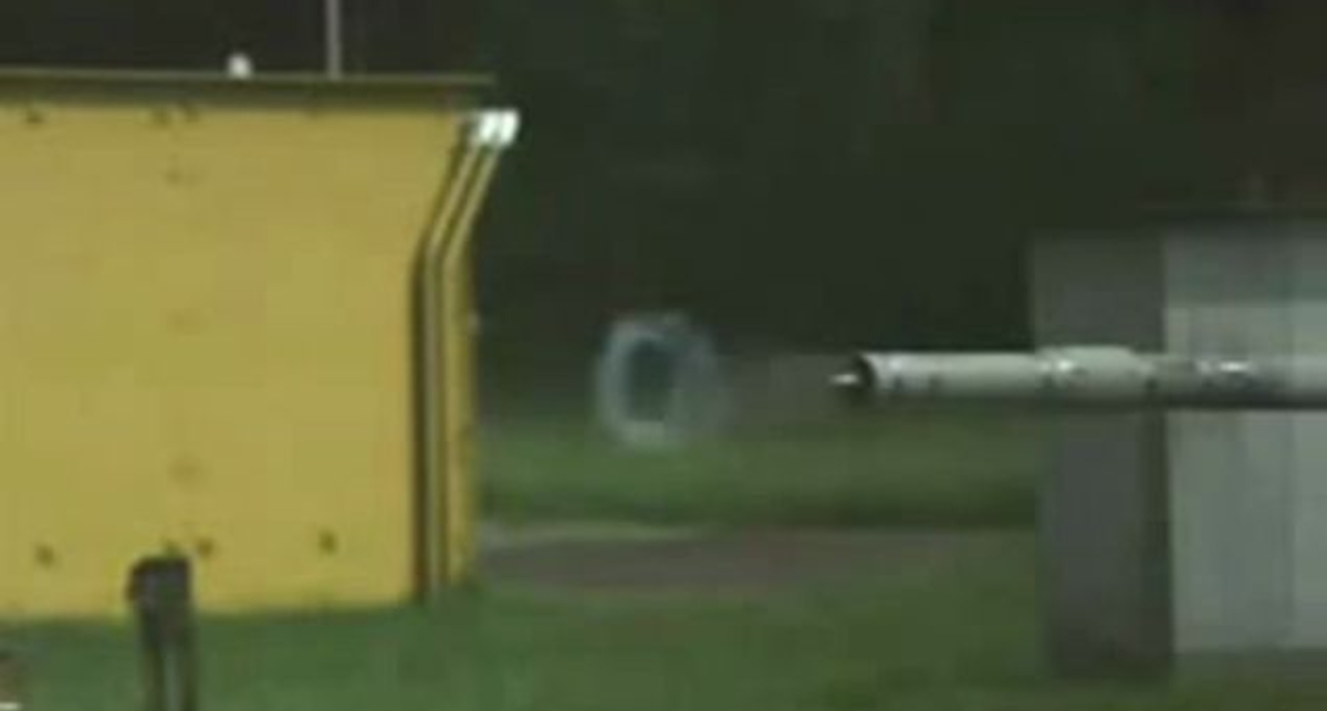 Выстрел из танка в замедлении