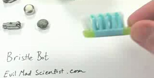 Робот из зубной щетки