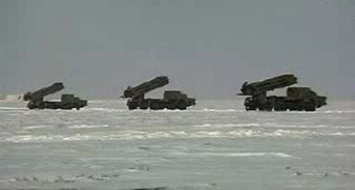 300-мм реактивной системы залпового огня 9К58 «Смерч 7;