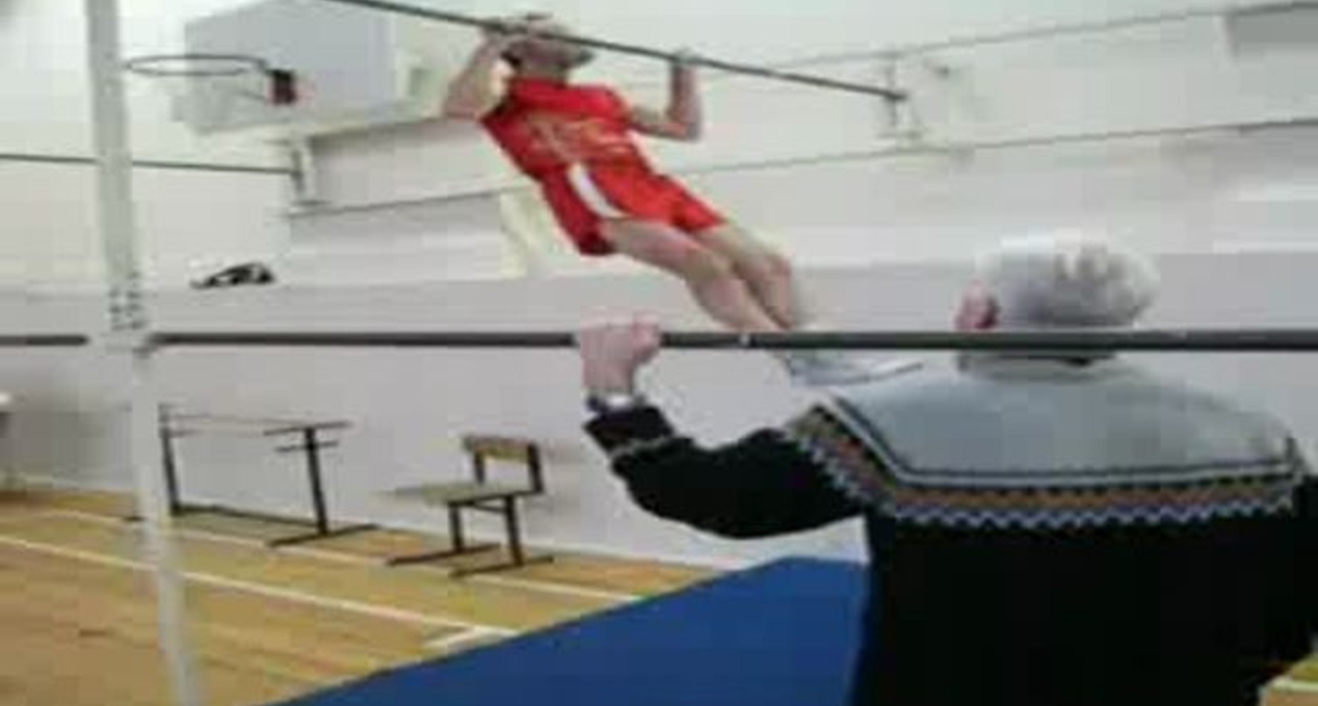 Подтягивание 46 раз в 68 лет