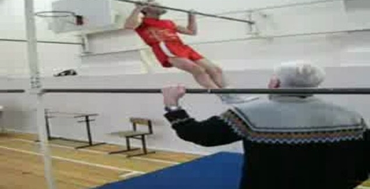 Подтягивание 46 раз в 68 лет